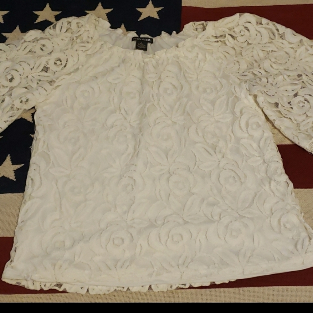 🇺🇲 Lace Floral Blouse